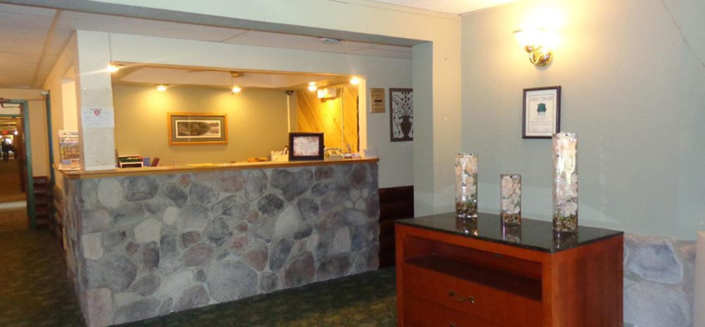 Super 8 By Wyndham Plover Stevens Point Area Exterior photo