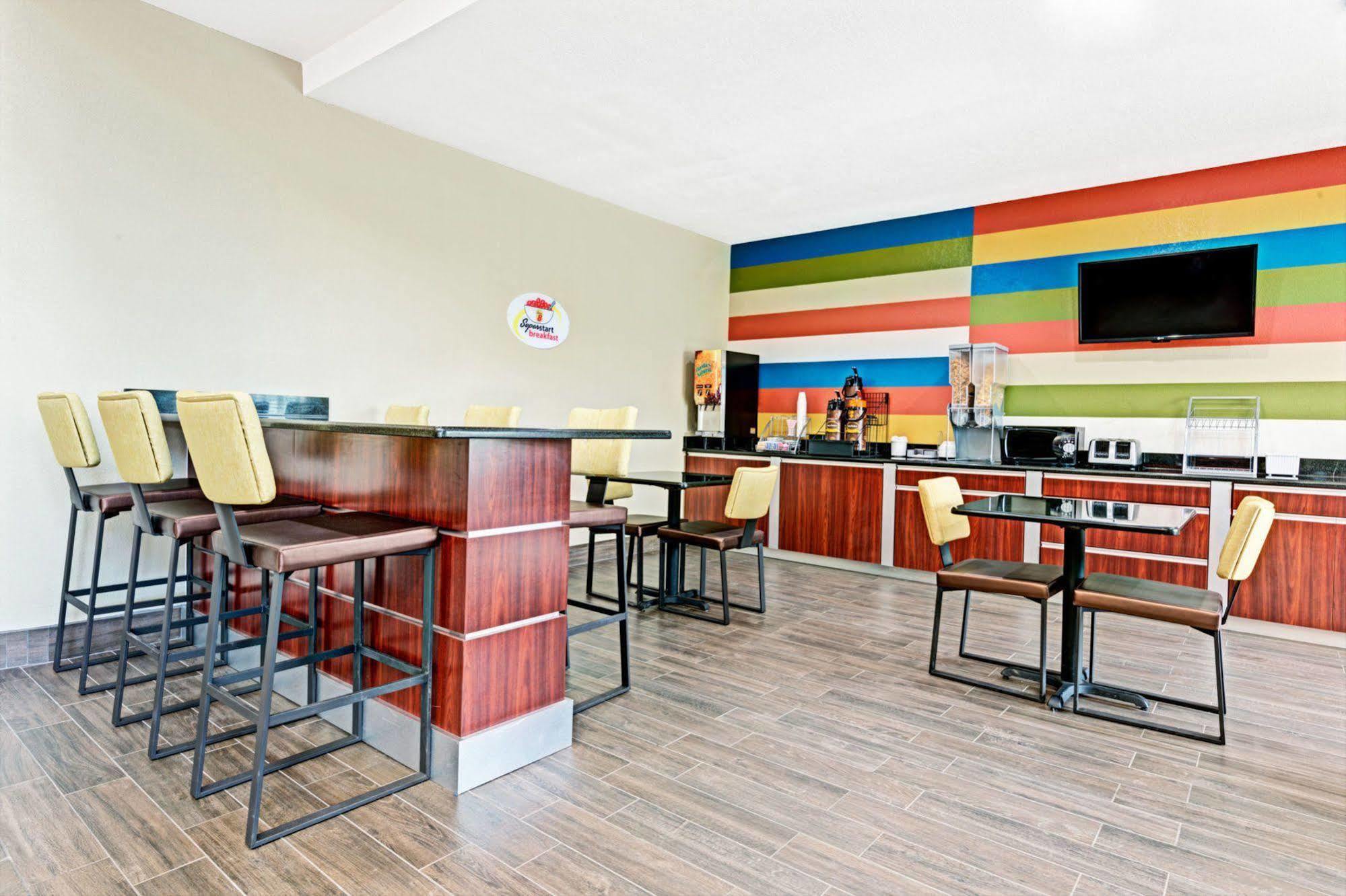 Super 8 By Wyndham Plover Stevens Point Area Exterior photo