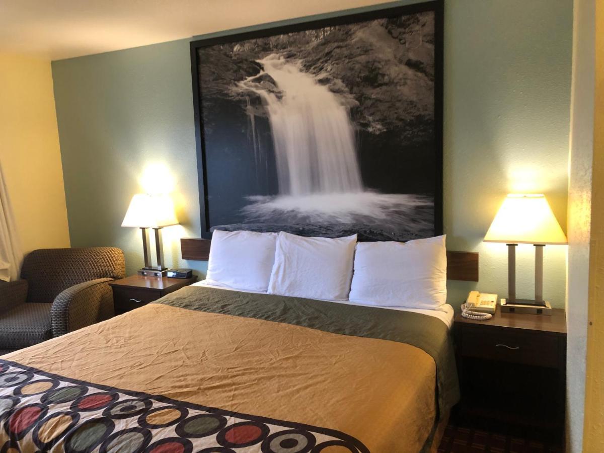 Super 8 By Wyndham Plover Stevens Point Area Exterior photo