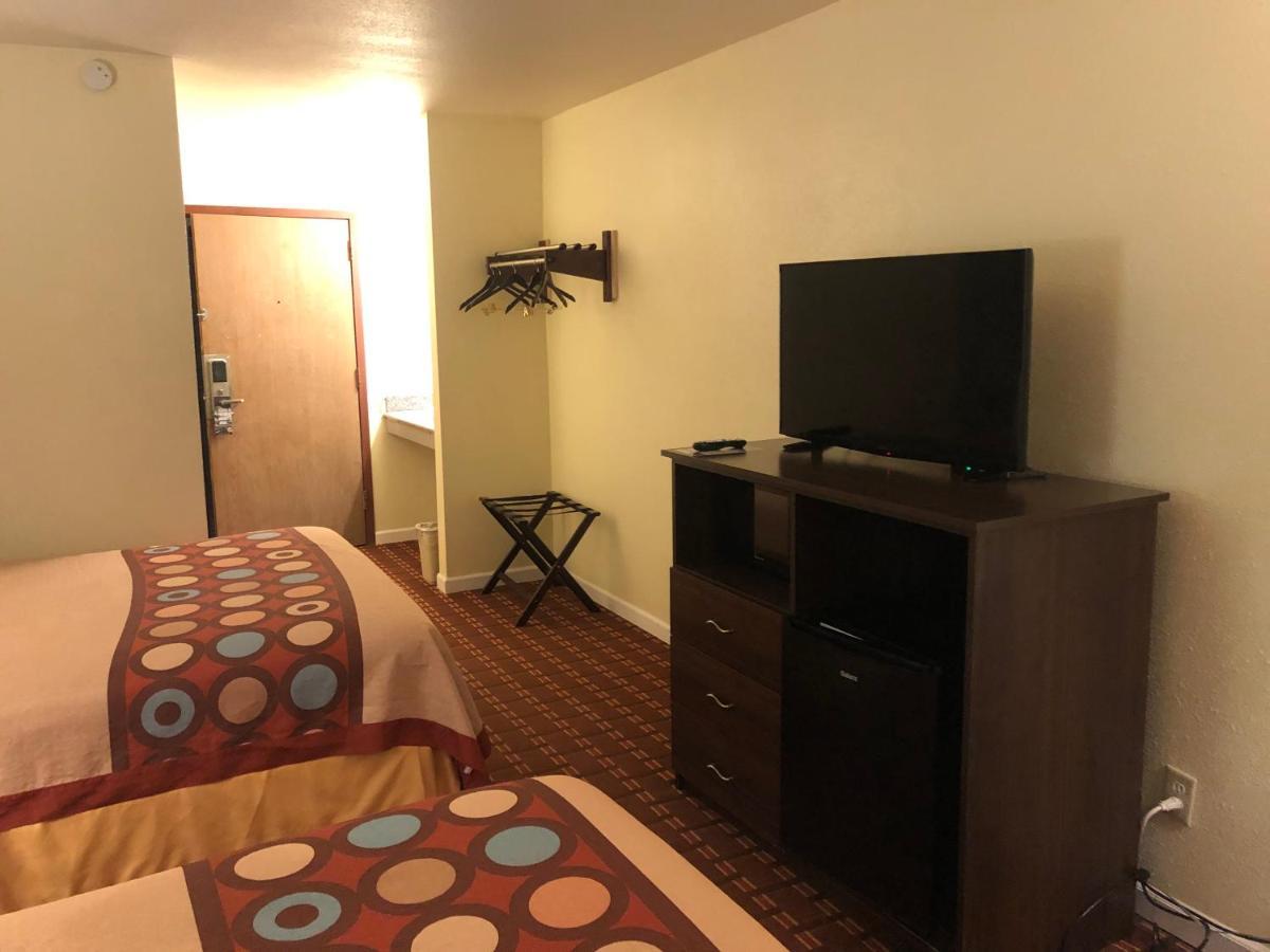 Super 8 By Wyndham Plover Stevens Point Area Exterior photo